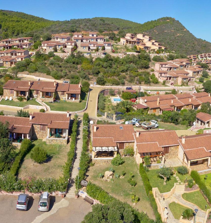 וילאפוצו Residence Il Borgo Di Porto Corallo מראה חיצוני תמונה
