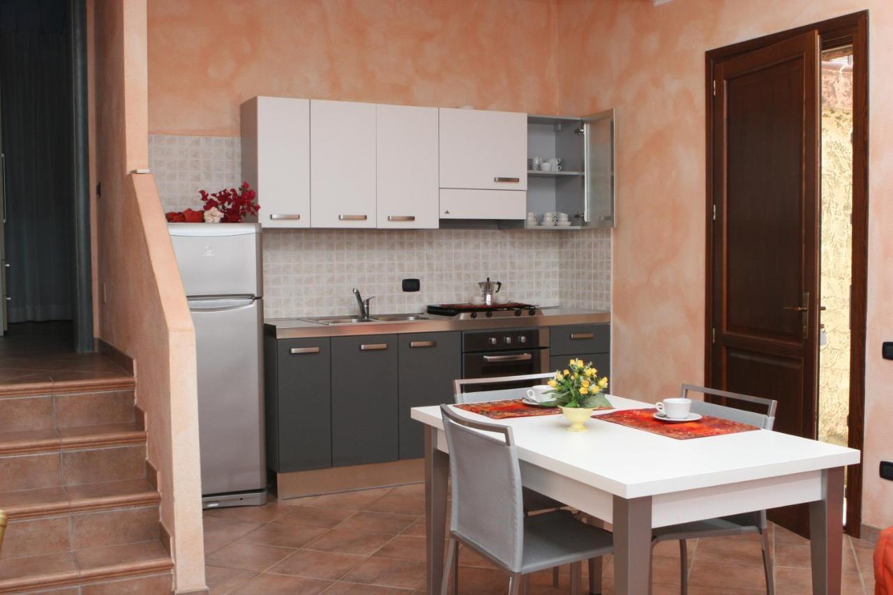 וילאפוצו Residence Il Borgo Di Porto Corallo מראה חיצוני תמונה