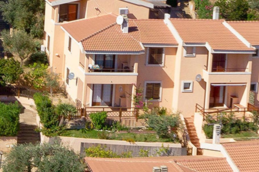 וילאפוצו Residence Il Borgo Di Porto Corallo מראה חיצוני תמונה