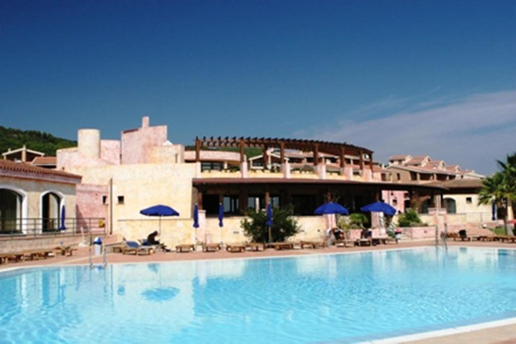 וילאפוצו Residence Il Borgo Di Porto Corallo מראה חיצוני תמונה