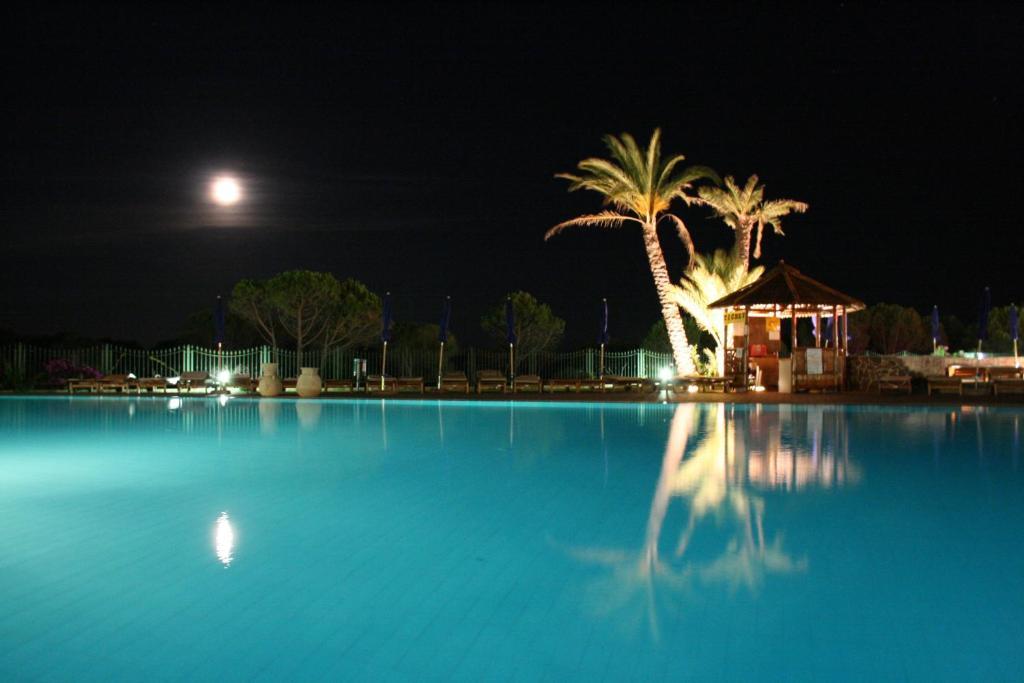 וילאפוצו Residence Il Borgo Di Porto Corallo מראה חיצוני תמונה