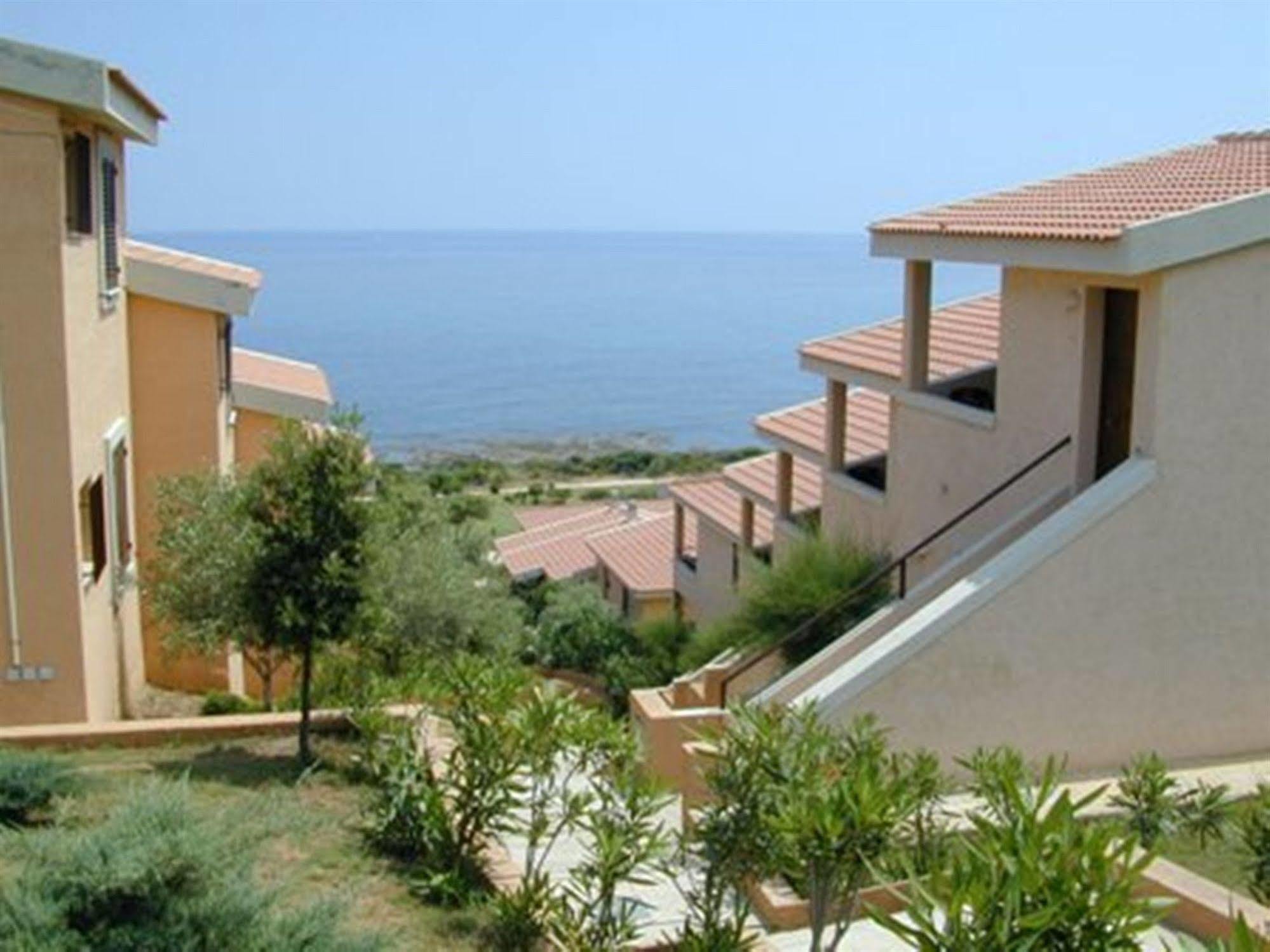 וילאפוצו Residence Il Borgo Di Porto Corallo מראה חיצוני תמונה